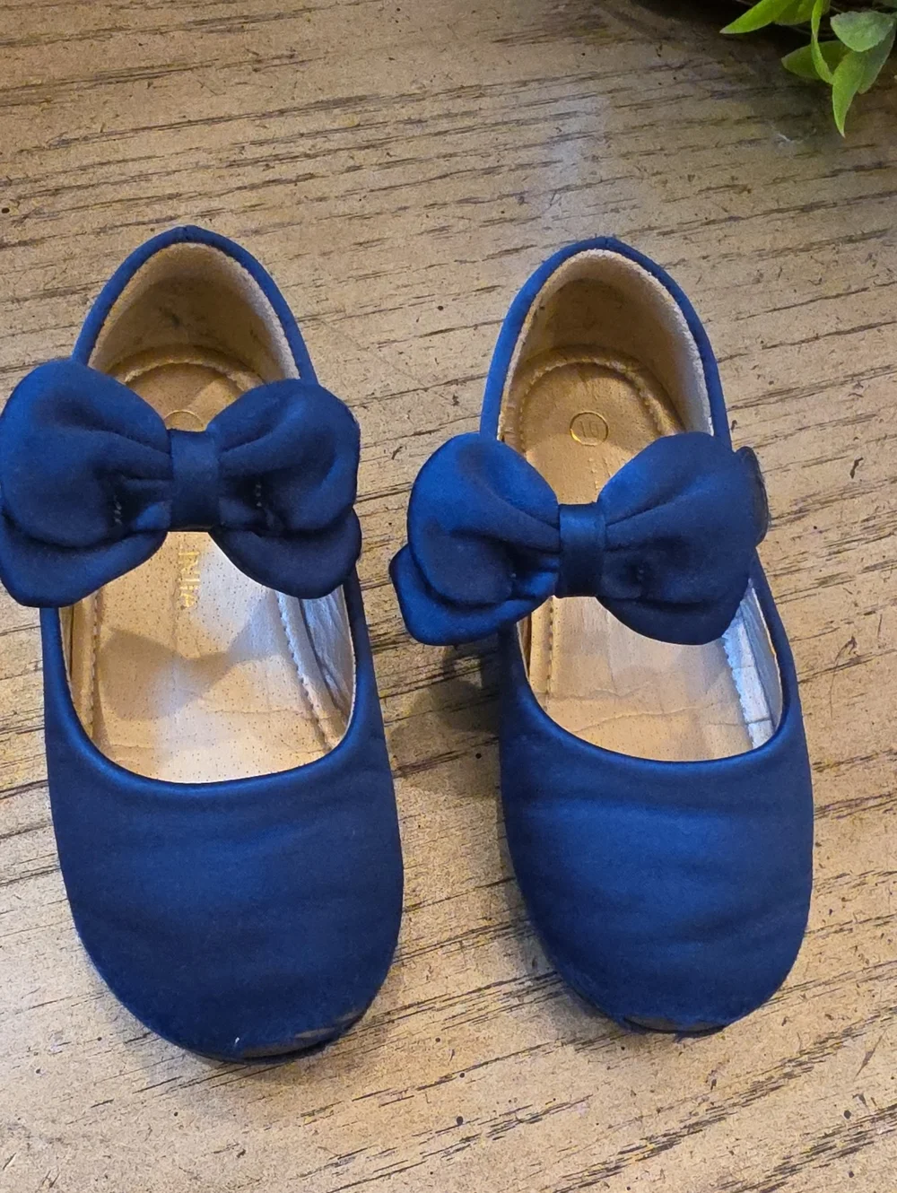Kids Bow Mary Jane Shoes in Navy and White Size 10
